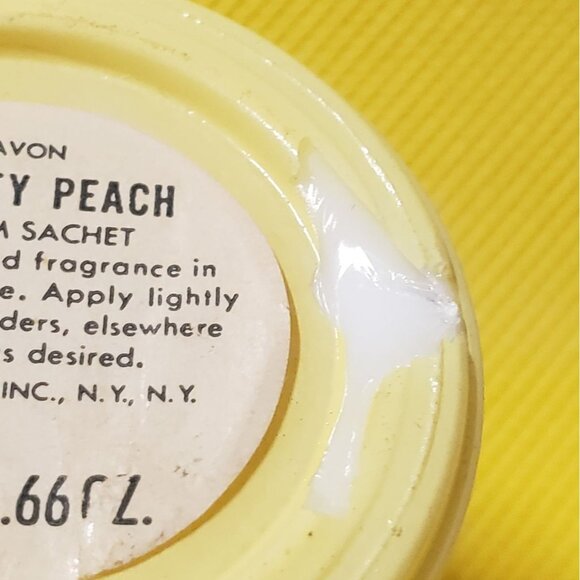 Vintage Avon Pretty Peach Cream Sachet - Empty with Peaches on Lid - Picture 3 of 9
